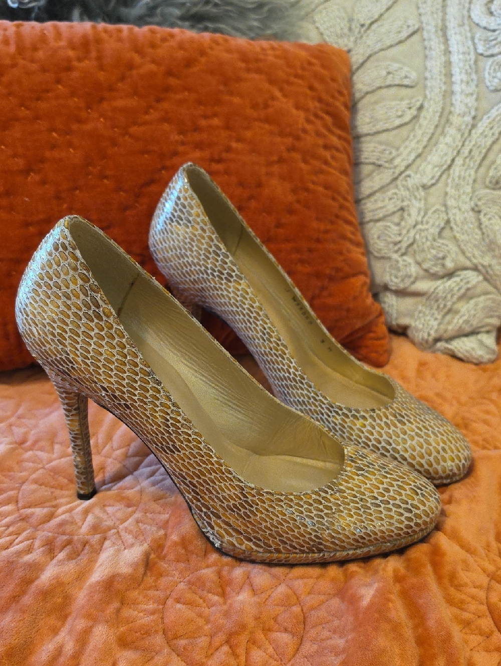 Stuart Weitzman snakeskin-print pumps in GORGEOUS condition!